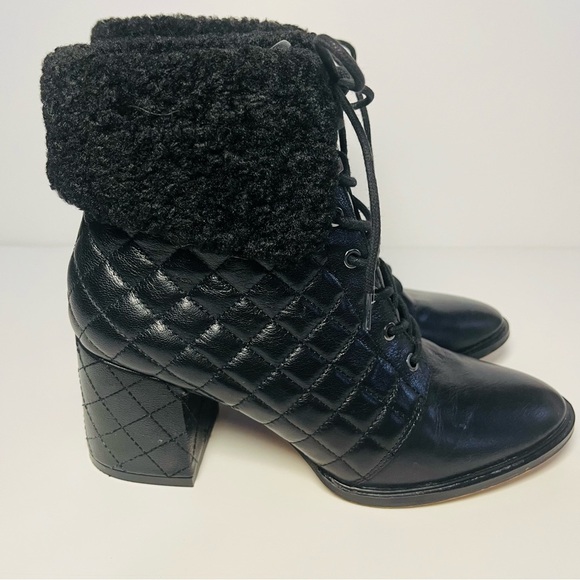 Karl Lagerfeld Cantyn Faux Fur & Quilted Black Leather Block Heel Booties Size 9 - Picture 2 of 9